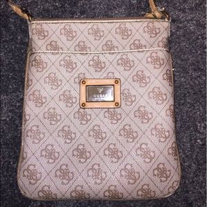 GUESS CROSS BODY PURSE